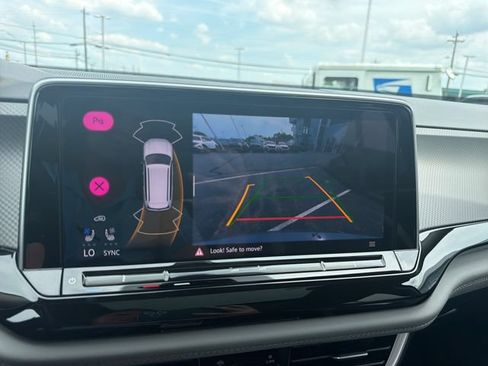 Certified 2025 Volkswagen Atlas Peak Edition SE AWD/4WD image 22