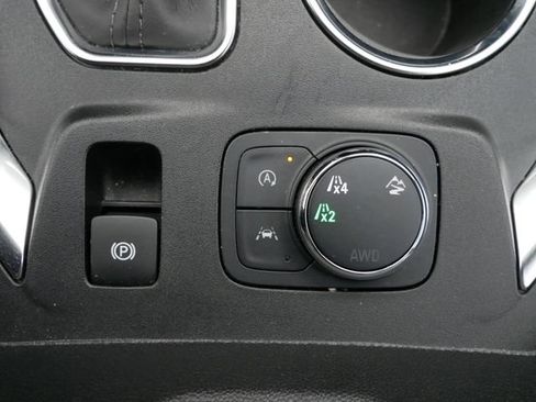 Used 2023 Chevrolet Traverse LT AWD/4WD image 19