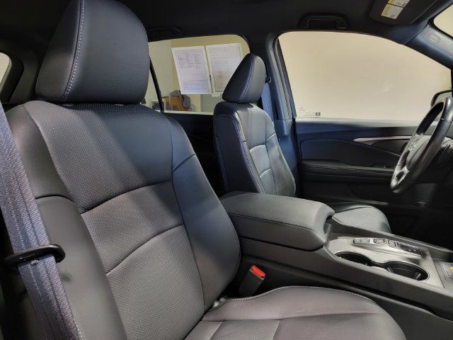 Certified 2025 Honda Passport EX-L image 16