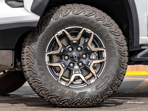 Used 2025 Chevrolet Colorado ZR2 w/ Technology Package image 7