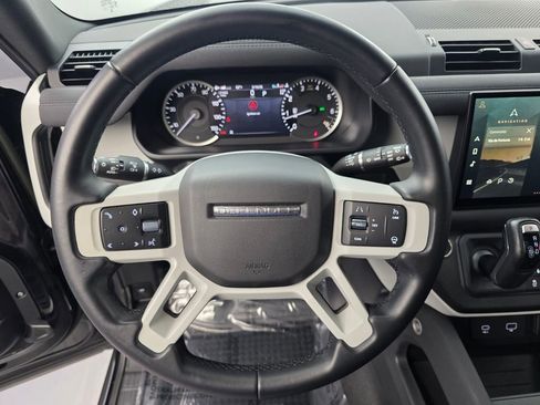 Used 2023 Land Rover Defender 130 SE image 17