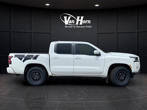 Used 2022 Nissan Frontier SV AWD/4WD image 8