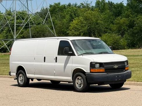 Used 2012 Chevrolet Express 2500 Extended RWD image 27