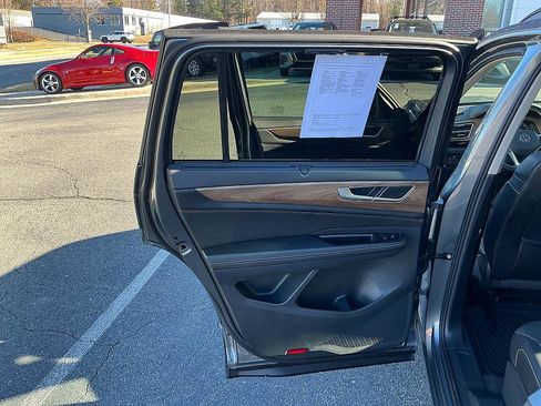 Used 2024 Volkswagen Atlas SE image 20