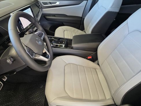 New 2026 Volkswagen Atlas Cross Sport SEL R-Line AWD/4WD image 13