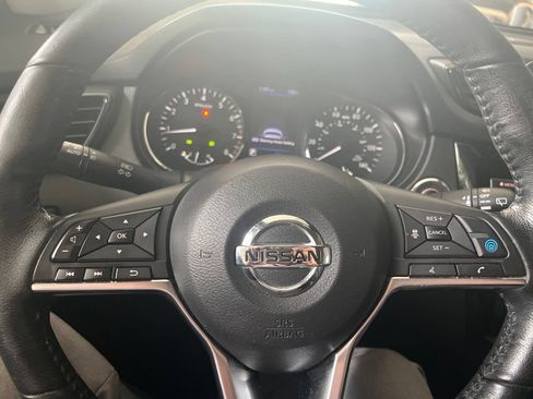 Used 2018 Nissan Rogue SL w/ Premium Package AWD/4WD image 5