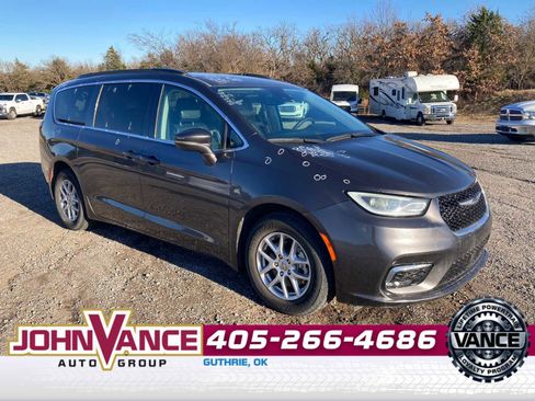 Used 2022 Chrysler Pacifica Touring-L image 9