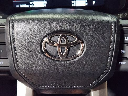 Used 2025 Toyota Tundra Limited AWD/4WD image 51