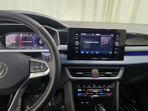 Used 2025 Volkswagen Taos SEL image 17