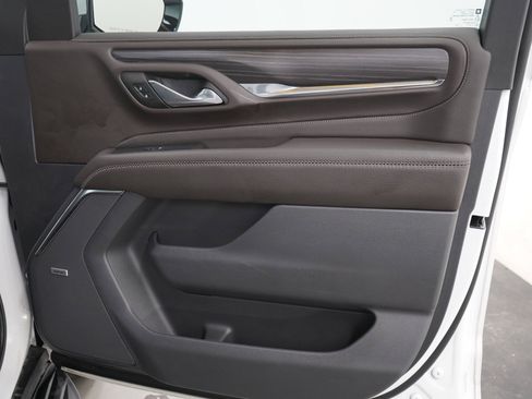 Used 2023 GMC Yukon Denali AWD/4WD image 13