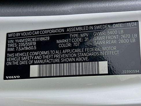 Used 2025 Volvo XC60 B5 Plus image 12