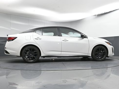 Certified 2025 Nissan Sentra SR w/ Midnight Edition image 24