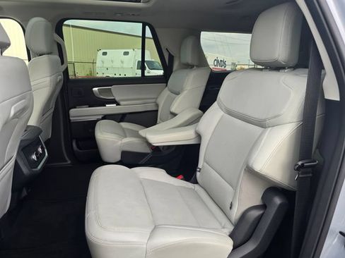 Used 2025 Ford Expedition Max Platinum w/ Driver's Package AWD/4WD image 14