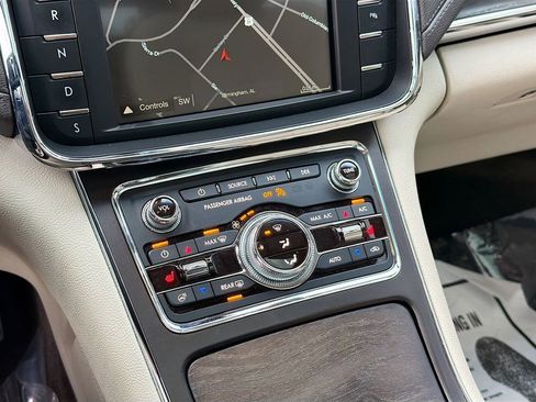Used 2018 Lincoln Continental Select w/ Continental Climate Package image 16