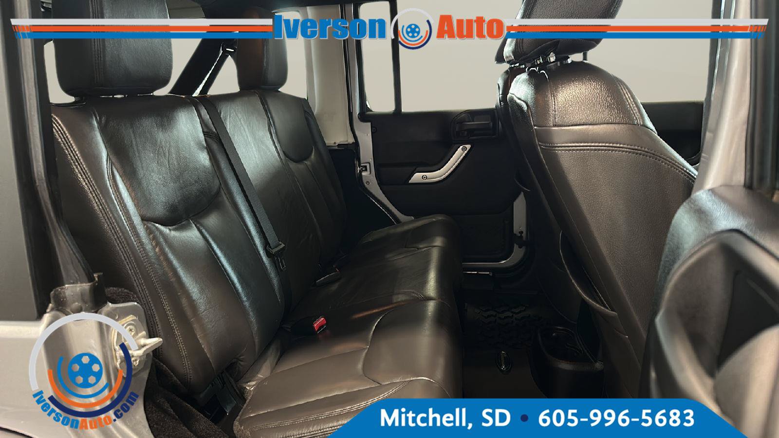 Used 2016 Jeep Wrangler Unlimited Sahara w/ Connectivity Group AWD/4WD image 28
