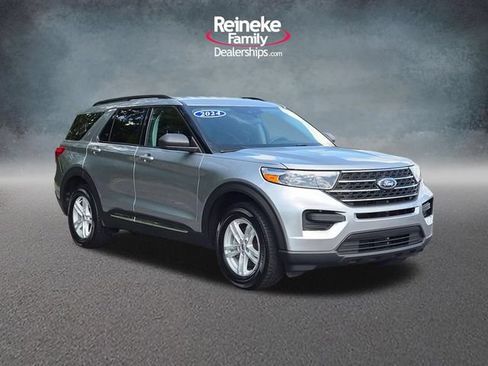 Used 2024 Ford Explorer XLT AWD/4WD image 3