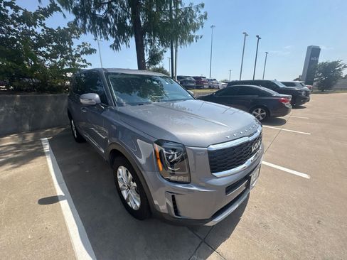 Used 2022 Kia Telluride LX FWD image 2