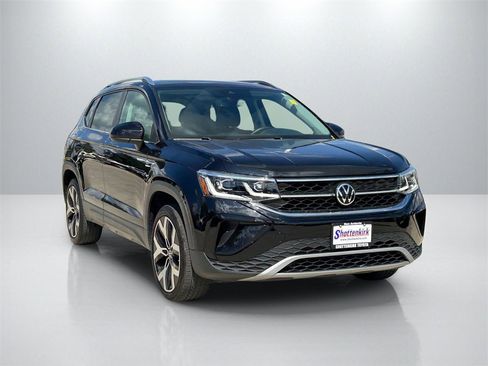 Used 2022 Volkswagen Taos SEL image 3