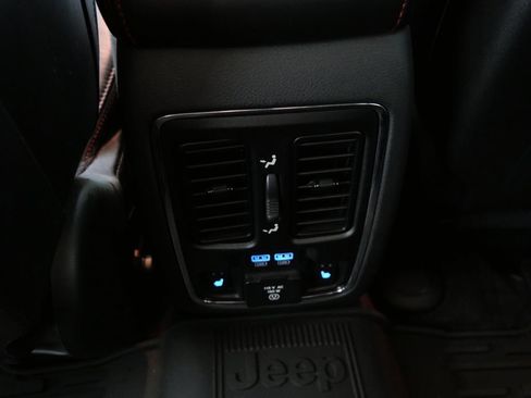 Used 2017 Jeep Grand Cherokee Trailhawk AWD/4WD image 18