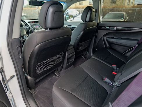 Used 2014 Kia Sorento LX image 23