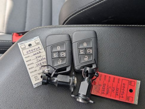 Used 2025 Volkswagen Jetta SE w/ Sunroof Package FWD image 37