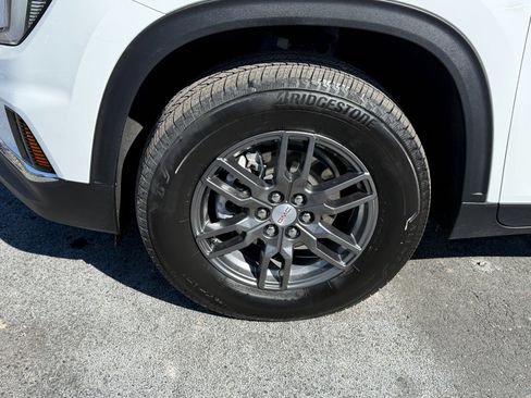 Used 2025 GMC Acadia Elevation image 9