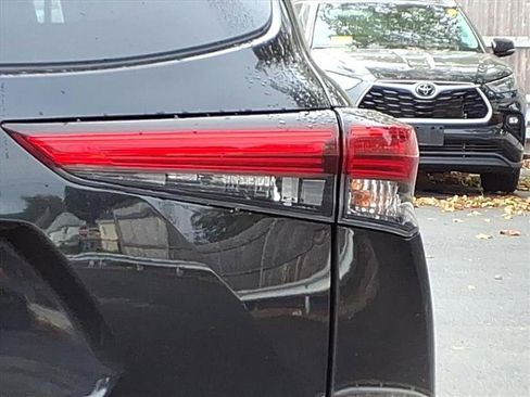 Used 2022 Toyota Highlander XLE image 13