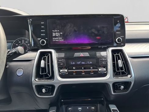 Used 2022 Kia Sorento SX image 18