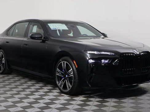 Certified 2024 BMW i7 xDrive60 w/ Executive Package AWD/4WD image 3