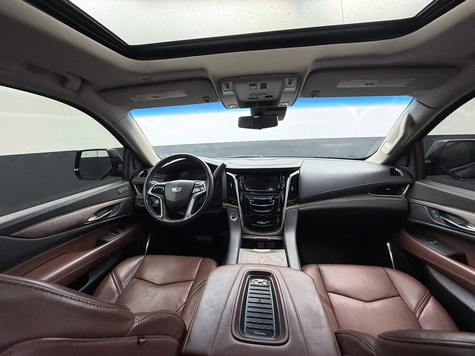 Used 2018 Cadillac Escalade Premium Luxury AWD/4WD image 22