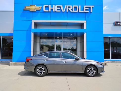 Used 2025 Nissan Altima 2.5 SV FWD image 5