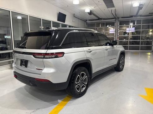 Used 2022 Jeep Grand Cherokee Trailhawk AWD/4WD image 8