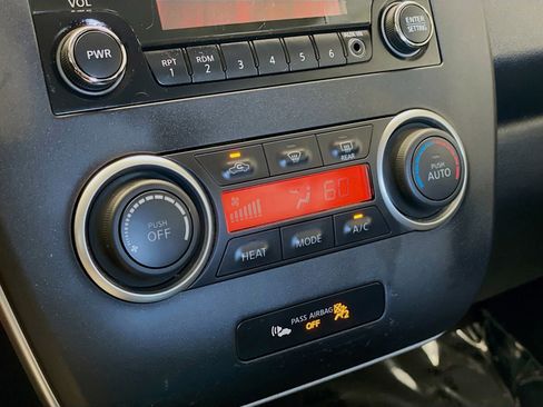 Used 2013 Nissan Leaf S w/ Eco Design Pkg FWD image 10