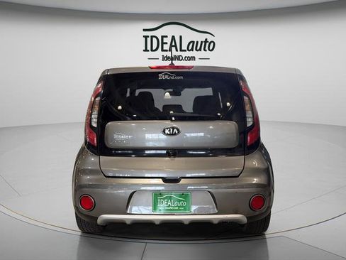 Used 2018 Kia Soul + FWD image 12