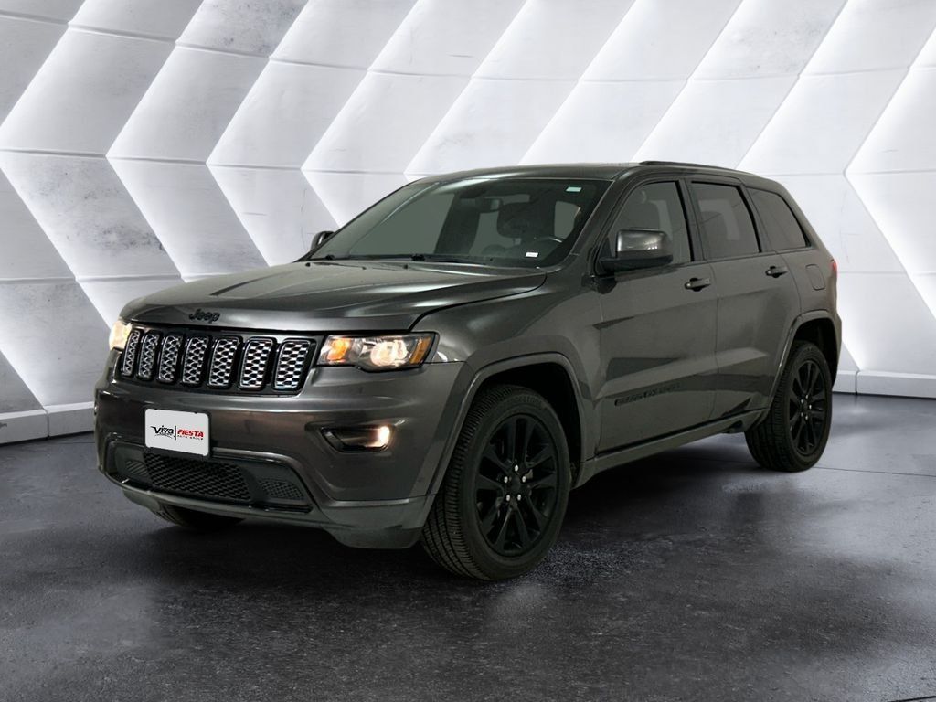 Used 2019 Jeep Grand Cherokee Altitude AWD/4WD image 3