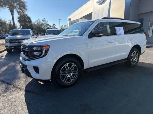 Used 2025 Ford Expedition Active image 3