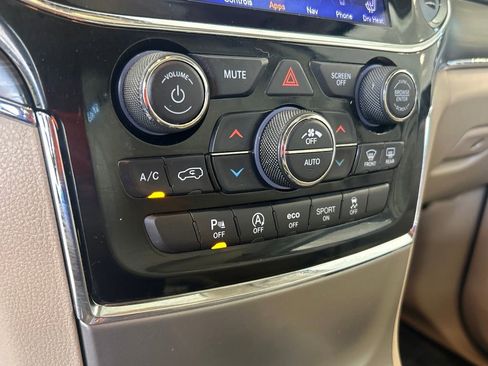 Used 2020 Jeep Grand Cherokee Limited image 37