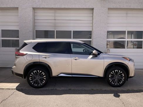 Used 2026 Nissan Rogue Platinum w/ Platinum Premium Package AWD/4WD image 1