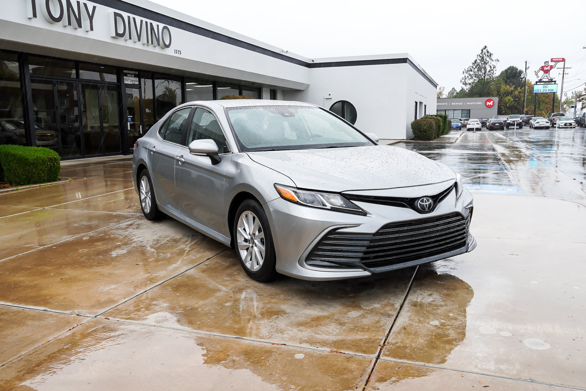 Used 2023 Toyota Camry LE FWD image 2