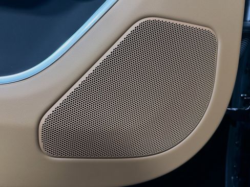 Used 2025 Land Rover Range Rover SE image 23