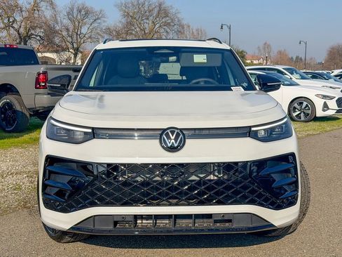 New 2026 Volkswagen Tiguan SE R-Line FWD image 4