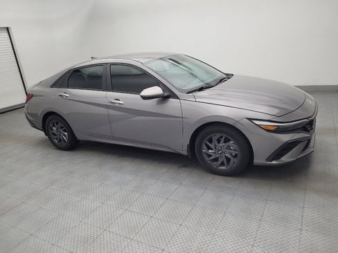 Used 2024 Hyundai Elantra SEL FWD image 11