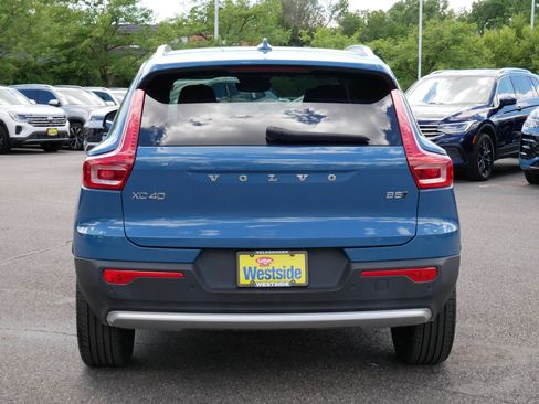 Used 2025 Volvo XC40 B5 Plus AWD/4WD image 6