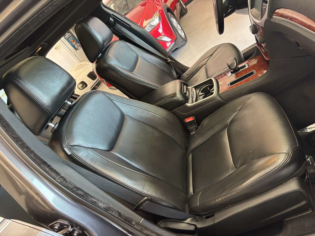Used 2013 Chrysler 300 w/ Beats Audio Group RWD image 21