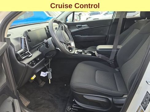 Used 2023 Kia Sportage LX AWD/4WD image 10