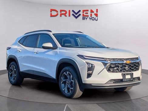 New 2026 Chevrolet Trax LT w/ Driver Confidence Package image 7