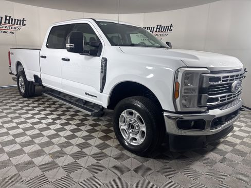 Used 2025 Ford F250 XLT image 3