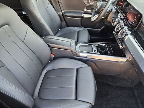 Used 2025 Mercedes-Benz GLB 250 4MATIC image 20