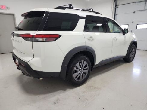 Used 2023 Nissan Pathfinder SV w/ SV Premium Package AWD/4WD image 12