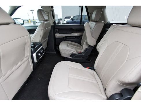 Used 2023 Ford Expedition Limited image 7